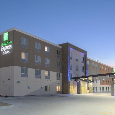 Holiday Inn Express & Suites Lincoln I - 80 By Ihg Bagian luar foto