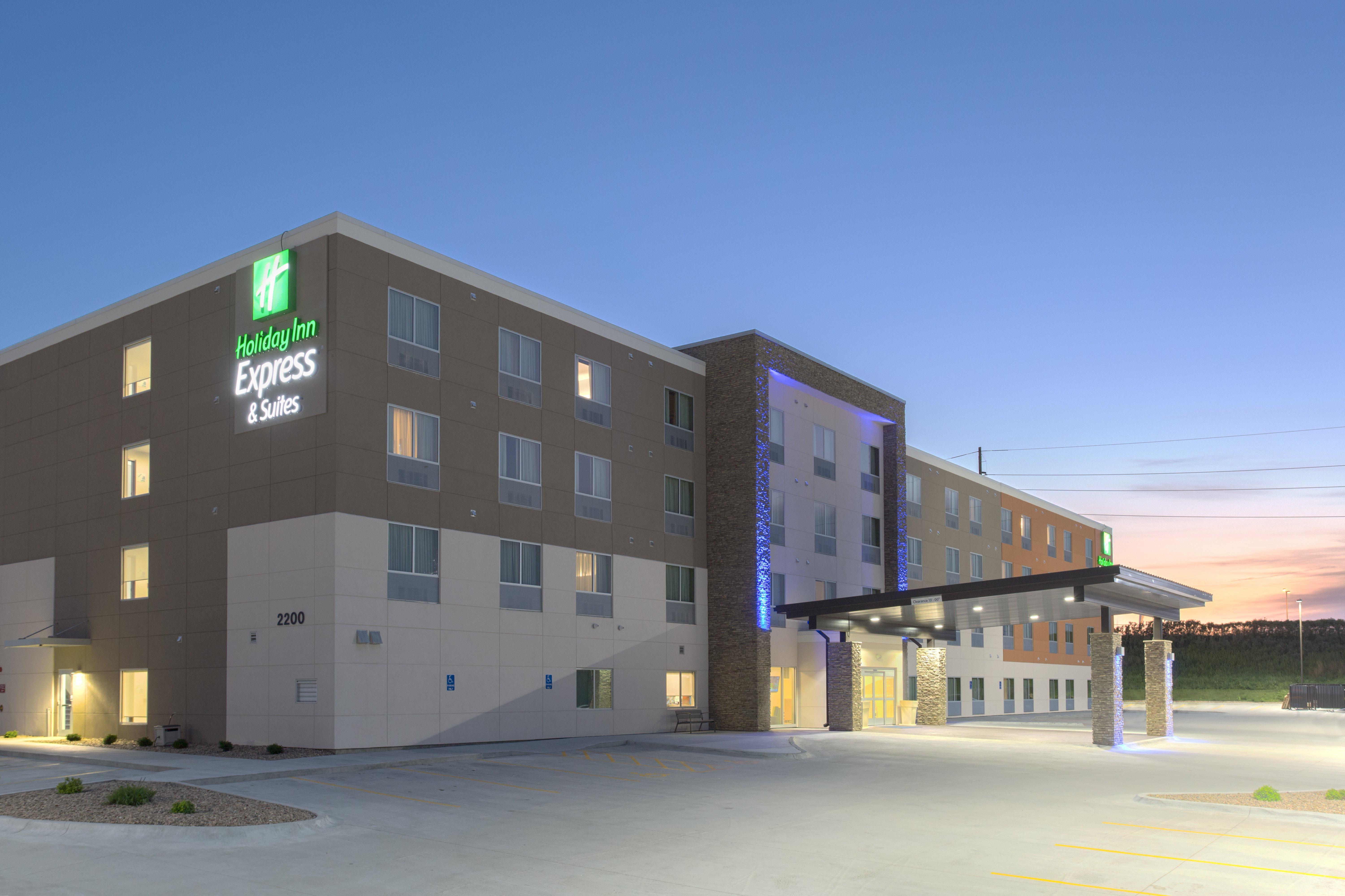 Holiday Inn Express & Suites Lincoln I - 80 By Ihg Bagian luar foto