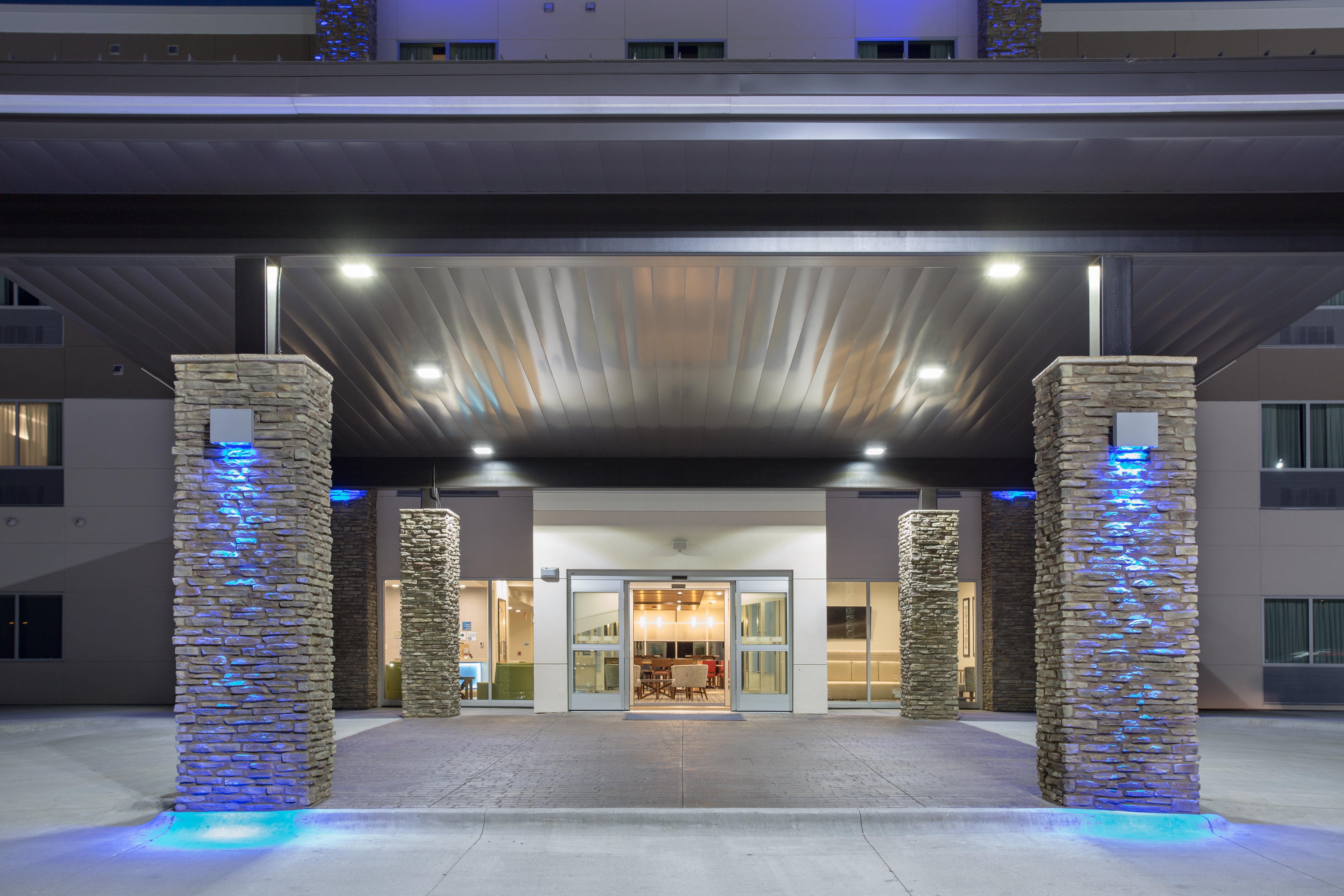 Holiday Inn Express & Suites Lincoln I - 80 By Ihg Bagian luar foto