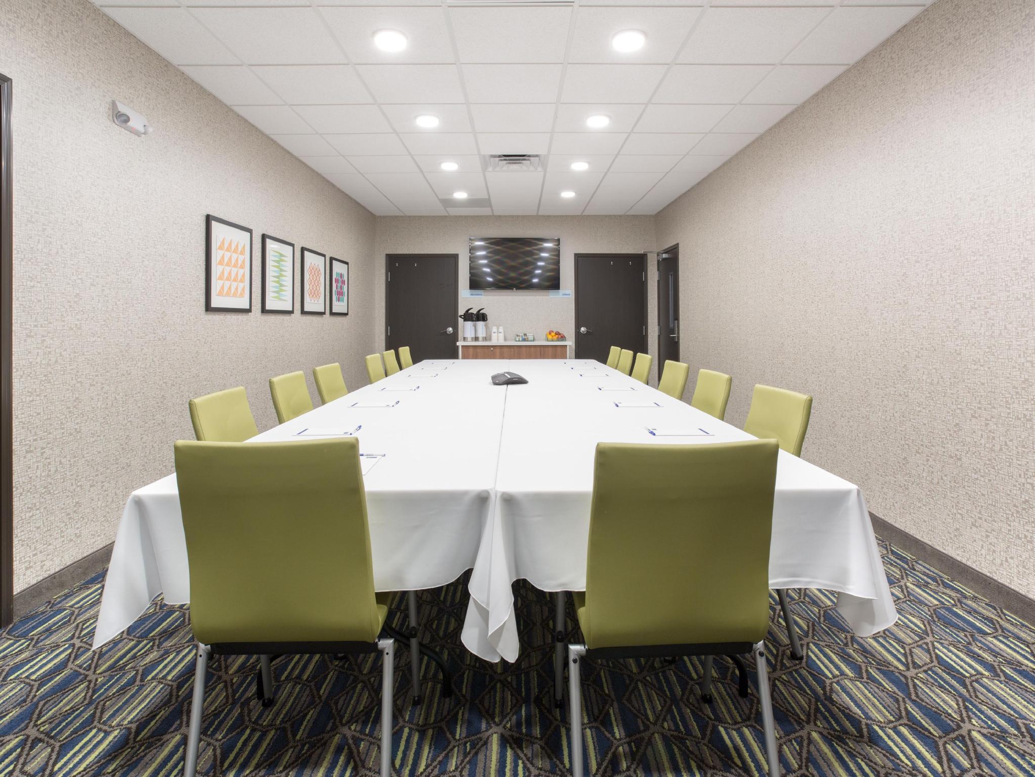 Holiday Inn Express & Suites Lincoln I - 80 By Ihg Bagian luar foto