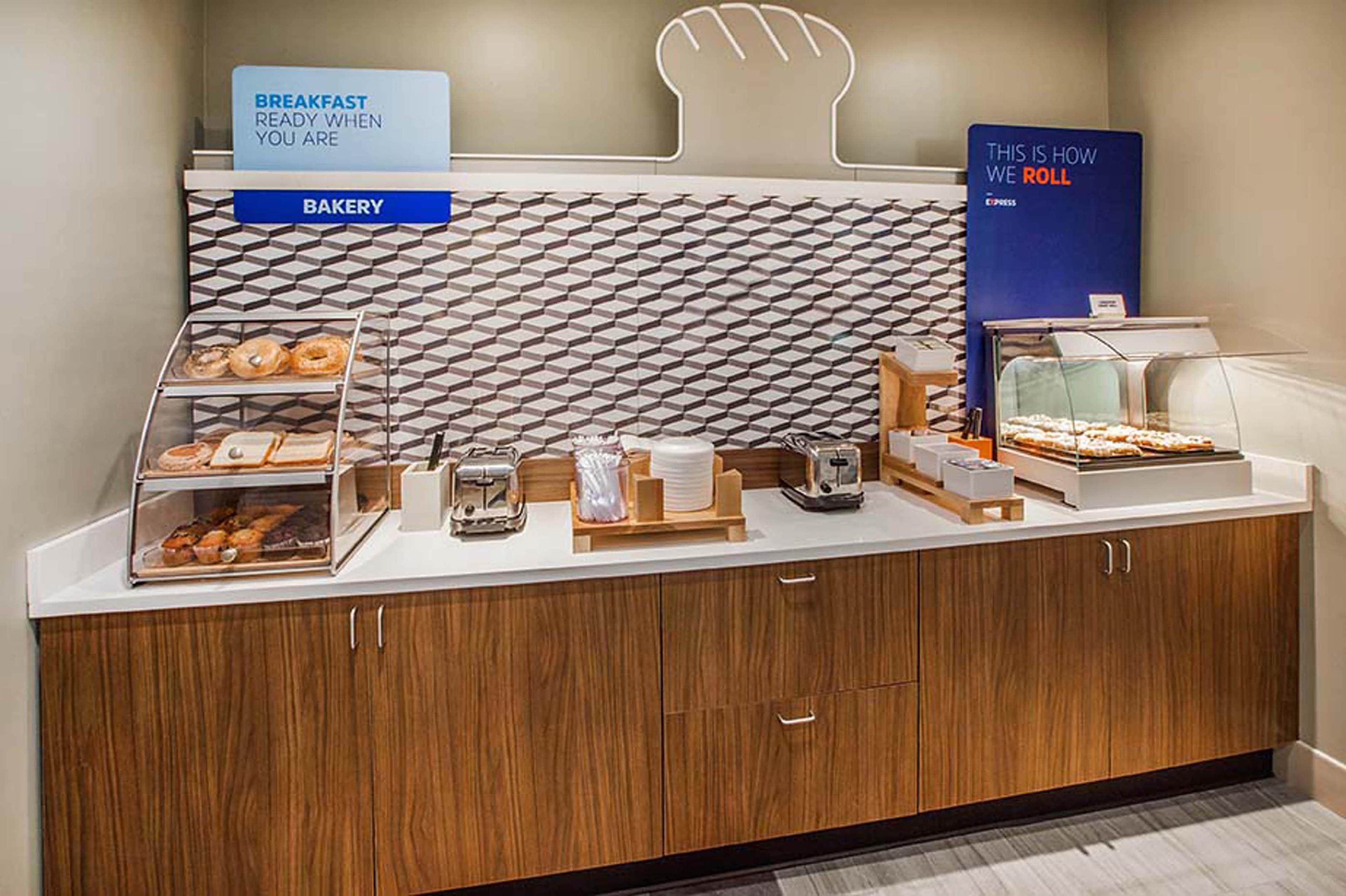 Holiday Inn Express & Suites Lincoln I - 80 By Ihg Bagian luar foto
