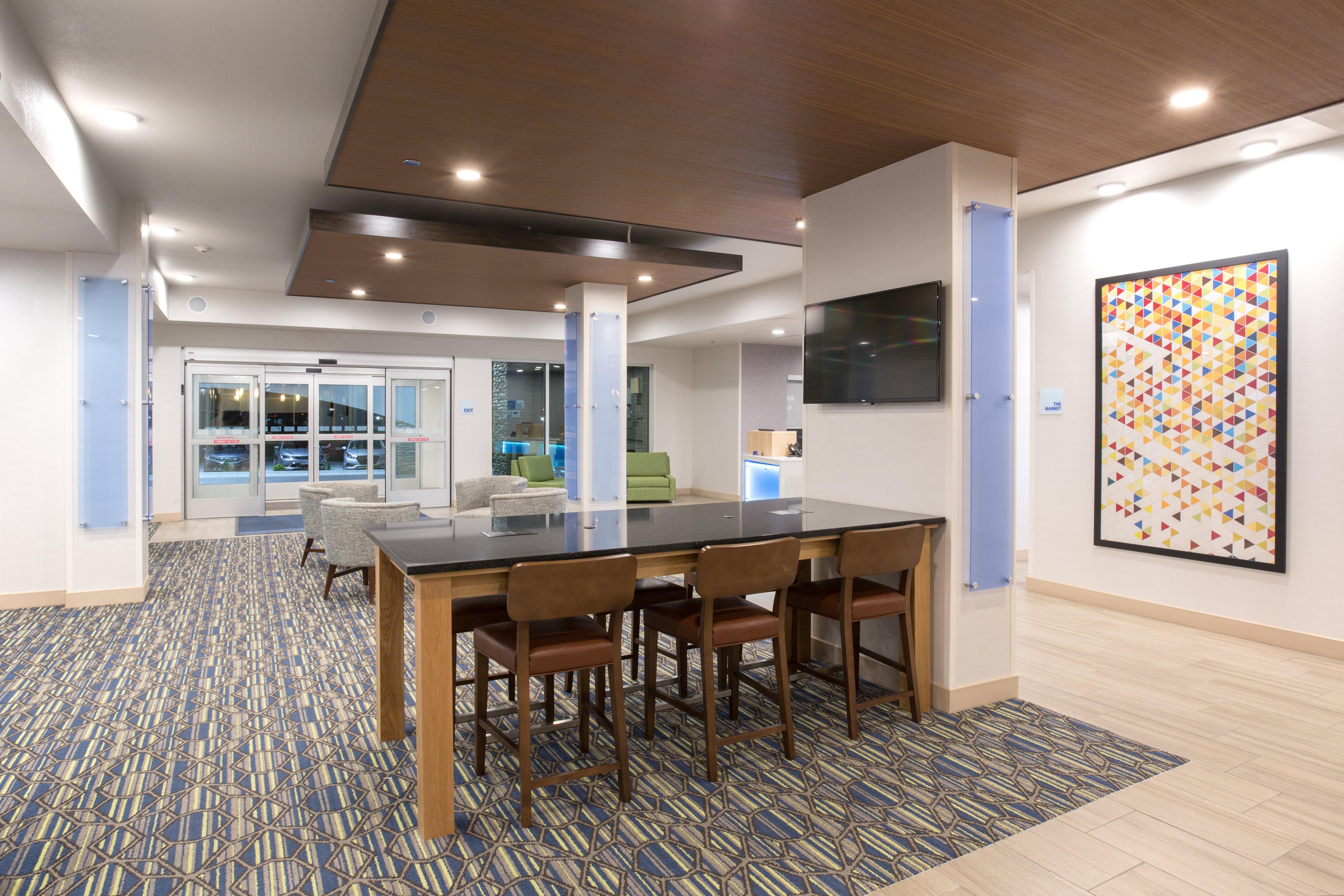 Holiday Inn Express & Suites Lincoln I - 80 By Ihg Bagian luar foto